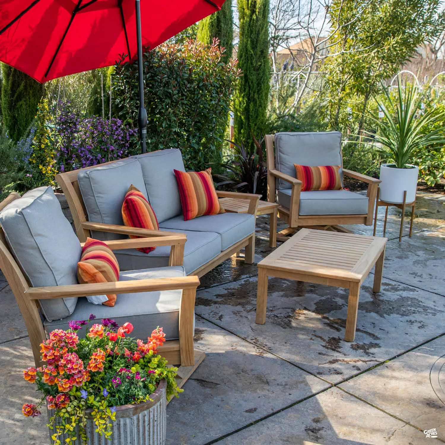Chelsea Love Seat