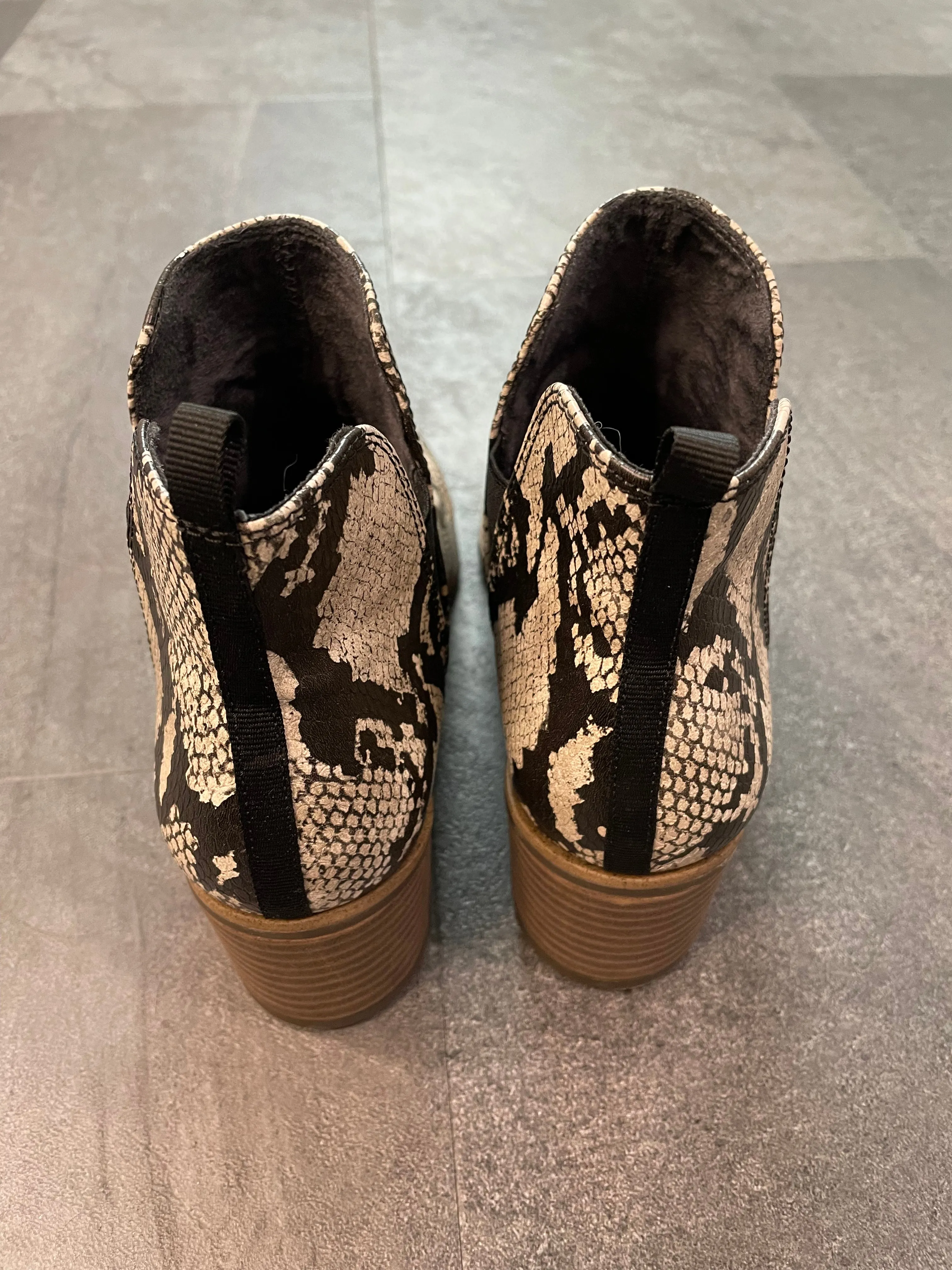 Dr Scholl's Snakeskin Booties (9M)