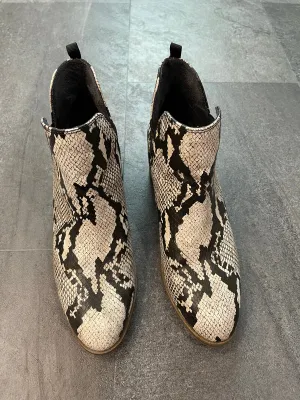 Dr Scholl's Snakeskin Booties (9M)